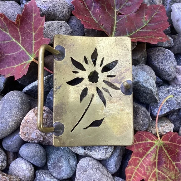 Handmade Artisan Design Brass Cutout Flower Belt Buckle display picture 3